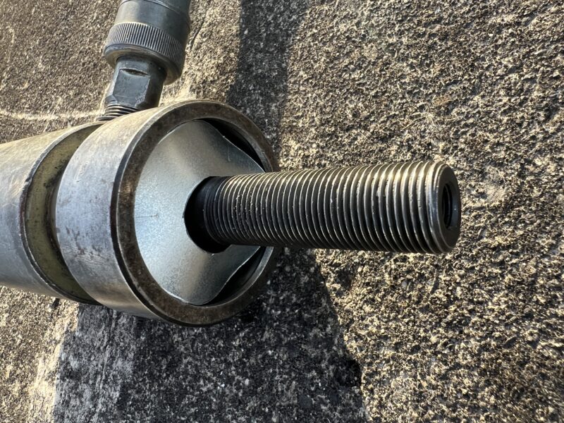 穴あけ後のカス取り除き